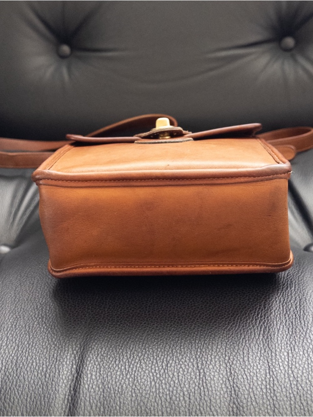 Vintage Coach 1992/93 Murphy Crossbody Bag in British Tan - Picture 11 of 14
